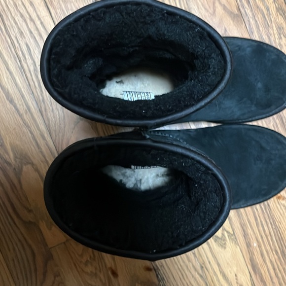 Ugg Short Black Swarovski Crystal Bow Boots. These boots are in exc condition. - Picture 6 of 8